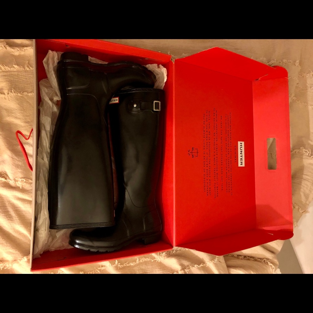 Original Tall Gloss Hunter Rain Boots w boot shine